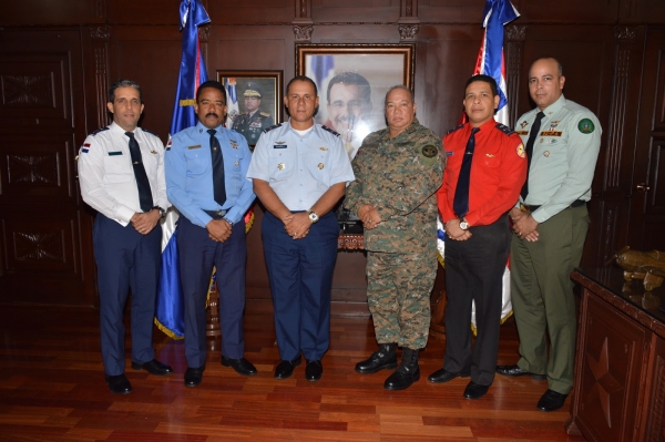Comandante de la FARD recibe visita de Directores Generales