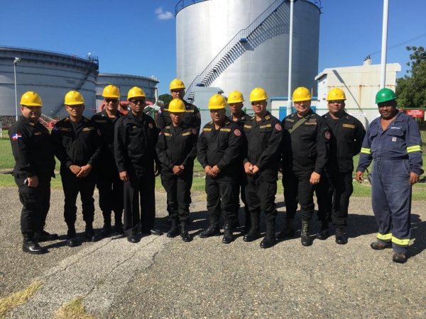 Estudiantes del curso avanzado de seguridad y control de combustibles visitan REFIDOMSA