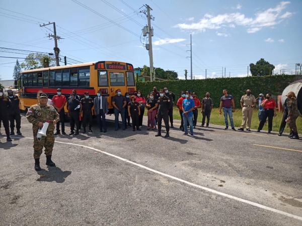 CECCOM, y en coordinación con el COE y la Defensa Civil se llevó a cabo un ejercicio de Evacuación y activación de los Planes de Contingencia, junto a la Refinería Dominicana y las Instituciones con sede en los Bajos de Haina.