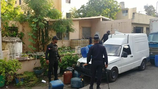 CECCOM retiene 698 galones de Gasolina y 245 galones de Diesel en flagrante delito en la Autopista 30 de mayo.