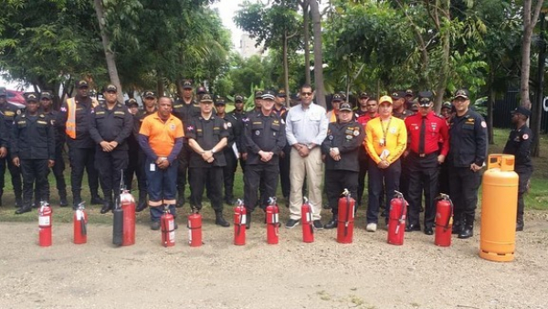 El CECCOM recibe Curso Taller sobre Manejo Adecuado de Extintores y de incidentes con tanques de GLP.