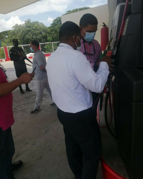 CECCOM, paraliza las operaciones de varias estaciones de expendio de combustibles.