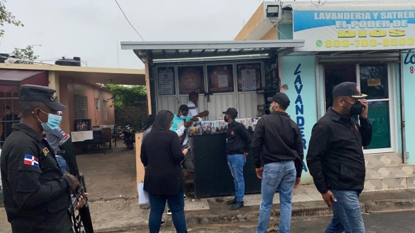 CECCOM, realiza visitas a diferentes establecimientos comerciales en busca de bebidas Alcohólicas falsificadas.