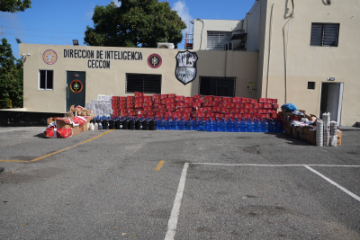 CECCOM desmantela instalación clandestina con imprenta industrial y licorería ilegal en Santiago con un valor que supera los 3 millones de pesos.