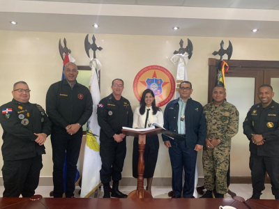 Nuestro Director General, General de Brigada, Cesar A. Miranda, ERD,  recibe la visita de la Gerente General de Refidomsa Señora Yamily López.
